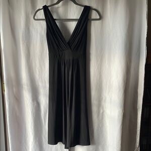 Elegant Black V-Neck Sleeveless Dress